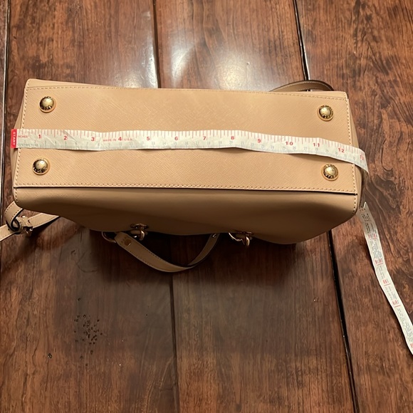 Michael Kors Satchel Bag Excellent Condition w/center zip compartment & dust bag - Picture 10 of 10